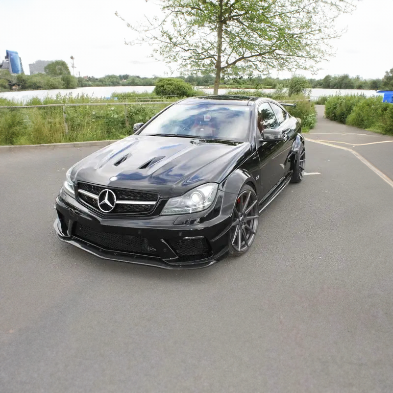 Capot en fibre de carbone de style Mercedes Benz Classe C/C63 (W204) Black Edition