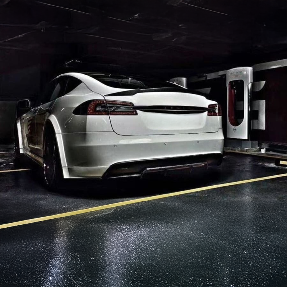 Tesla Model S (Pre-Facelift) REVO Style Carbon Fibre Body Kit