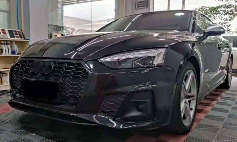 The Facelift B9.5 Audi A5/S5 Gloss Black RS5 Style Front Grille is manufactured on the new facelift B9.5 A5/S5 Models taking design inspiration from the RS5 Styling with the honeycomb front grille this product is a stunning part to add to your 2021 Audi A5/S5 Model. This product comes without any logos and is a direct replacement product.