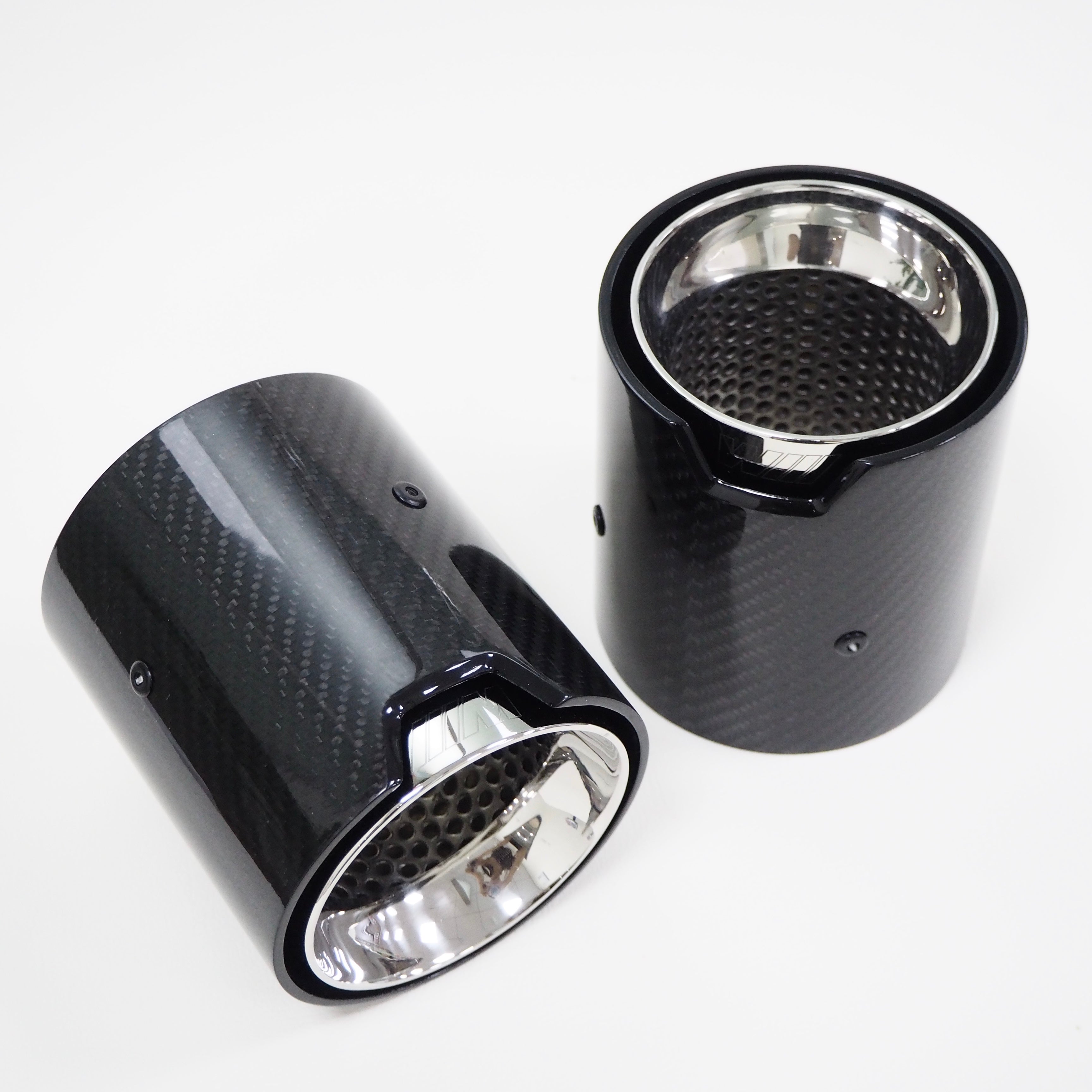 BMW 535I 535D 640I 640D Carbon Fibre M Performance Exhaust Tips - Designed to fit the Standard exhaust systems for the twin outlet exhaust systems on the 35I 40D Model BMWs. This product is manufactured using 304 Stainless steel Coated in black high-temperature paint and Real 2*2 Twill Carbon Fibre Shells. 