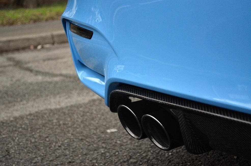 This M Performance Style Rear Diffuser Kit is perfect for BMW F80 M3 F82 F83 M4 (2012-2018). Replacing the original bumper diffuser and installing this rear edge diffuser on professional with screws. Top Level Manufacturer 2*2 3K Twill Carbon Fibre and UPR Program With advanced technology and high quality.