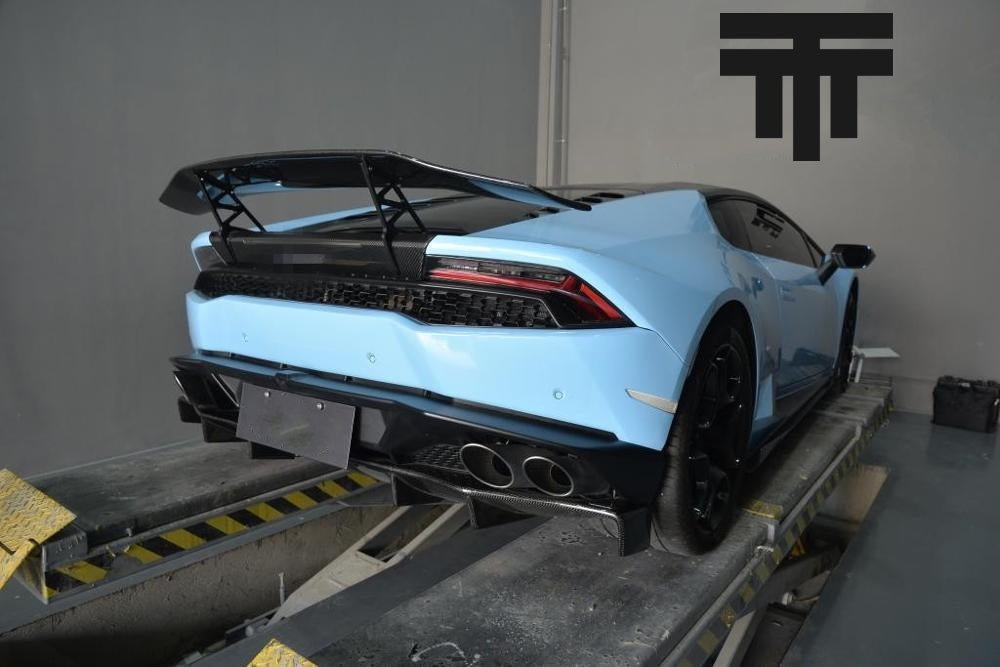 The Lamborghini Huracan LP610-4 Coupe/Spyder Carbon Fibre Rear Spoiler Wing.  The Lamborghini Huracan LP610-4 Carbon Fibre Rear Spoiler Wing is designed using 3D Scanning of the original bodywork to ensure we create this product to fit perfectly to your Huracan. Manufactured from 2*2 Carbon Fibre Weave finished in a UV Resistant Gloss Resin to create an unrivalled look on your Huracan Coupe. 