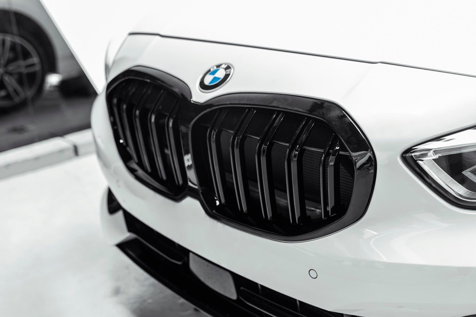 BMW 1 Series (F40) M Performance M Style Dual Slat Gloss Black Front Grille Replacement - Manufactured from Gloss Black ABS Plastic to be a perfect direct replacement front grille for the BMW F40 1 Series Models. Enhancing the overall look of the front end of this stunning hatchback.