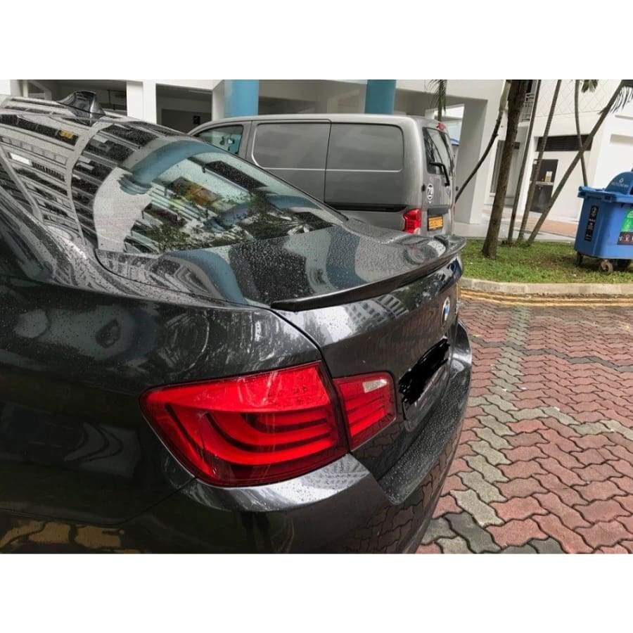 BMW F10 5 Series and M5 OEM M5 Style Carbon Fibre Rear Lip spoiler. For the F10 5 Series and M5 Models between 2010 and 2017. This M5 Style Spoiler is manufactured from 100% Carbon Fibre, making this product seriously strong and light to increase downforce with minimal weight increase to your 5 Series BMW. Manufactured by our own factory to be an OEM Inspired product. 