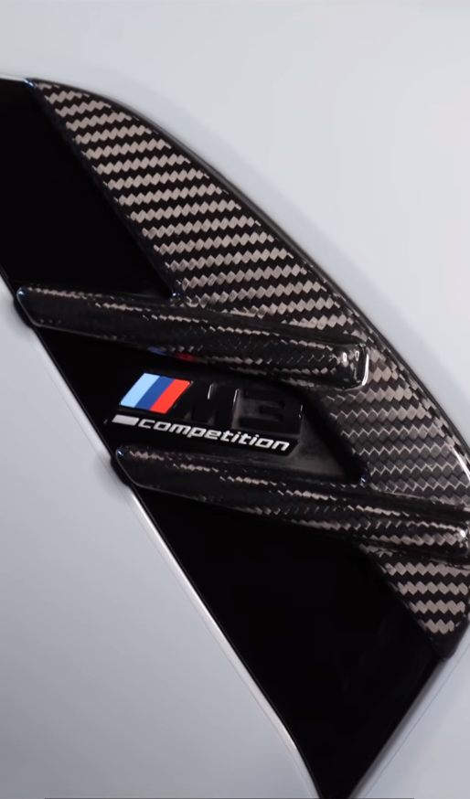 BMW M3/M4 (G80/G81/G82/G83) Garnitures de garde-boue en fibre de carbone de style performance M