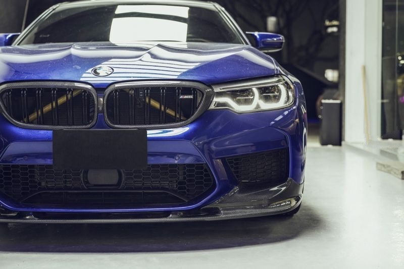 Take your BMW M5 to the next level of style and performance with this F90 pre-facelift M Performance style carbon fibre front lip spoiler. Made from CFRP and designed to fit the 2018-2020 M5 models, this spoiler adds a sharp and sporty look to the front of your car while improving its aerodynamics. Easy to install and built to last, this front lip spoiler is the perfect addition to your M5. Order now and upgrade your M5 today.