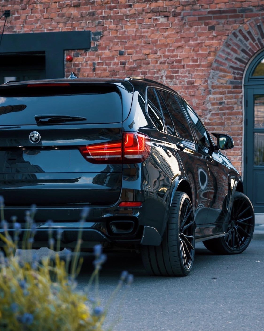 BMW X5 F15 M Performance Carbon Fibre Rear Bumper Diffuser with Carbon Fibre Rear Bumper Corner Canards - Inspired by the M Performance design Styling to perfectly match the X5's shape and dynamics. This product increases air diffusion and increases the presence of your X5 on the road.