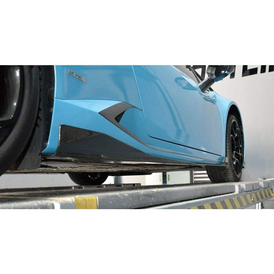 The Lamborghini Huracan LP610-4 Coupe/Spyder Carbon Fibre Side Skirt Extensions  The Lamborghini Huracan LP610-4 Carbon Fibre Side Skirt Extensions are designed using 3D Scanning of the original bodywork to ensure we create this product to fit perfectly to your Huracan. Manufactured from 2*2 Carbon Fibre Weave finished in a UV Resistant Gloss Resin to create an unrivalled look on your Huracan Coupe/Spyder. 