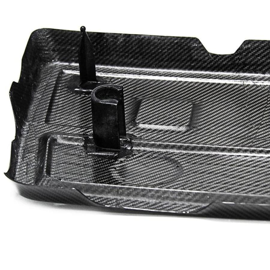 Mercedes Benz AMG A45/CLA45/GLA45 Carbon Fibre Engine cover Replacement for the M133 Engines Between 2013 - 2018 - This replacement engine cover is manufactured from 2*2 Carbon fibre weave with FRP to be able to withstand the high temperatures that the M133 2.0L Engine can get to when running and manufactured to fit both the 265Kw and 280Kw Engine variants. This product is a simple addition to any 45's engine bay. 