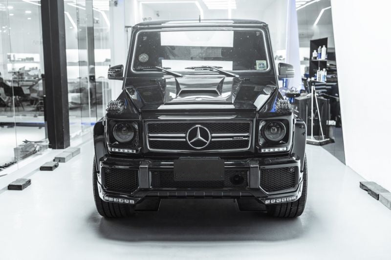 Mercedes Benz G wagon G-Class/G55/G63 (W463) BRABUS Style Carbon Fibre Bonnet/Hood Replacement - Manufactured from 2*2 Carbon Fibre Weave and styled in the BRABUS 800 Style for the G-Class Mercedes Benz. This hood replacement dramatically changes the front end of the G-Class with the addition of a central vent with style changes on the edges to create an all-around more aggressive look. 