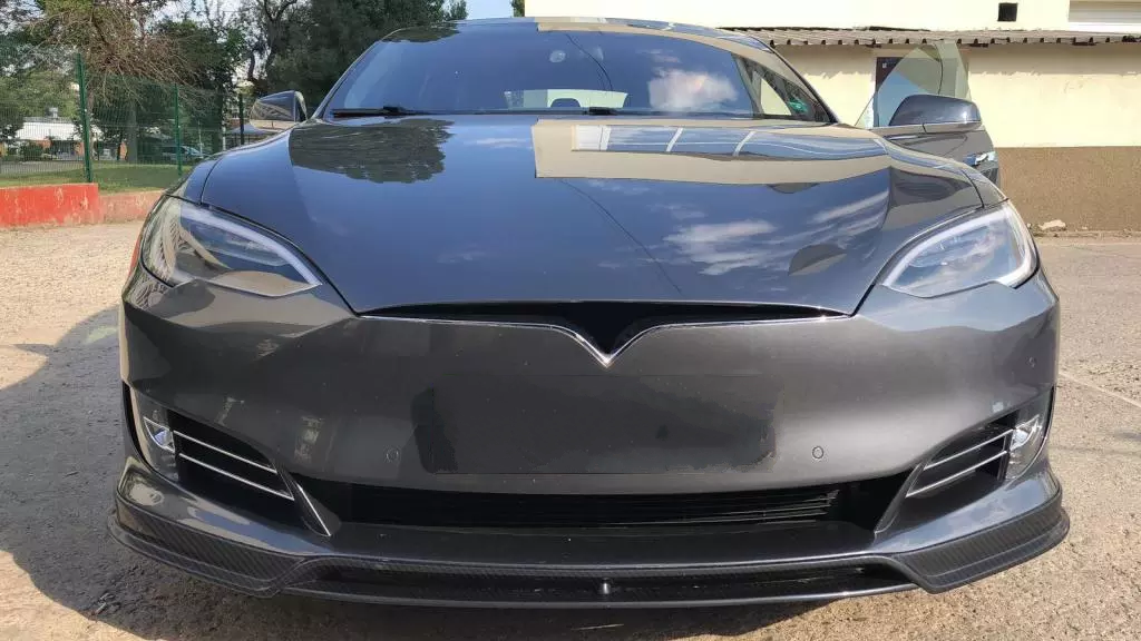 Tesla Model S Facelift 1st Gen FD Style Carbon Fibre Front Lip Spoiler - Manufactured from Carbon fibre with FRP and designed to Sit perfectly to the Pre-Facelift Model S Bumper to give the Model S added Aggression and style. Designed to fit the 2016,2017,2018,2019 and 2020 Models.